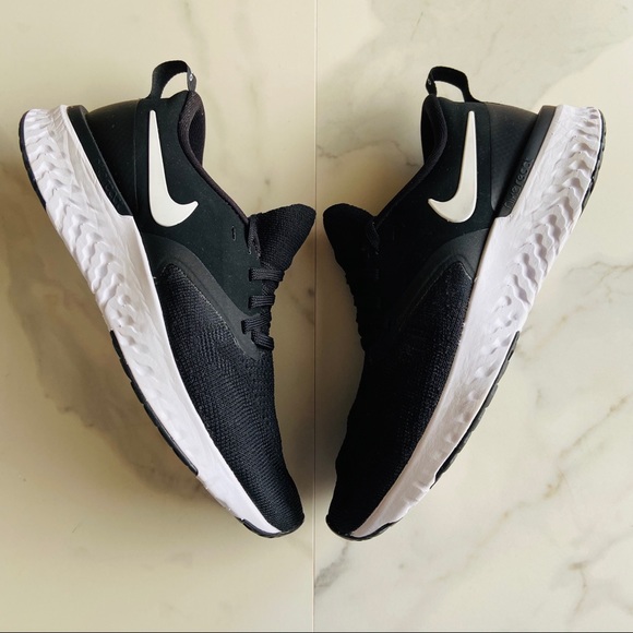 nike odyssey react overpronation